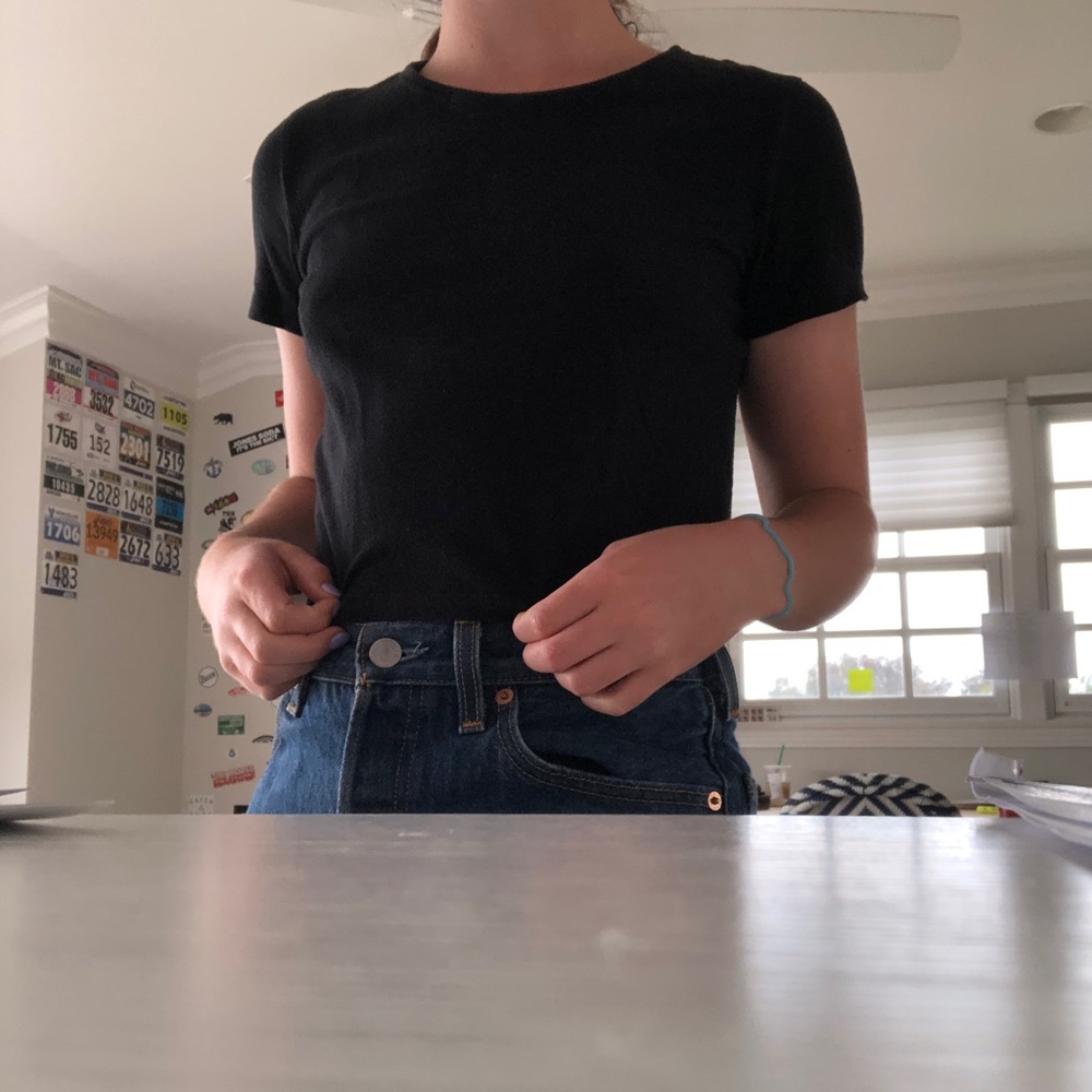 black crew neck top